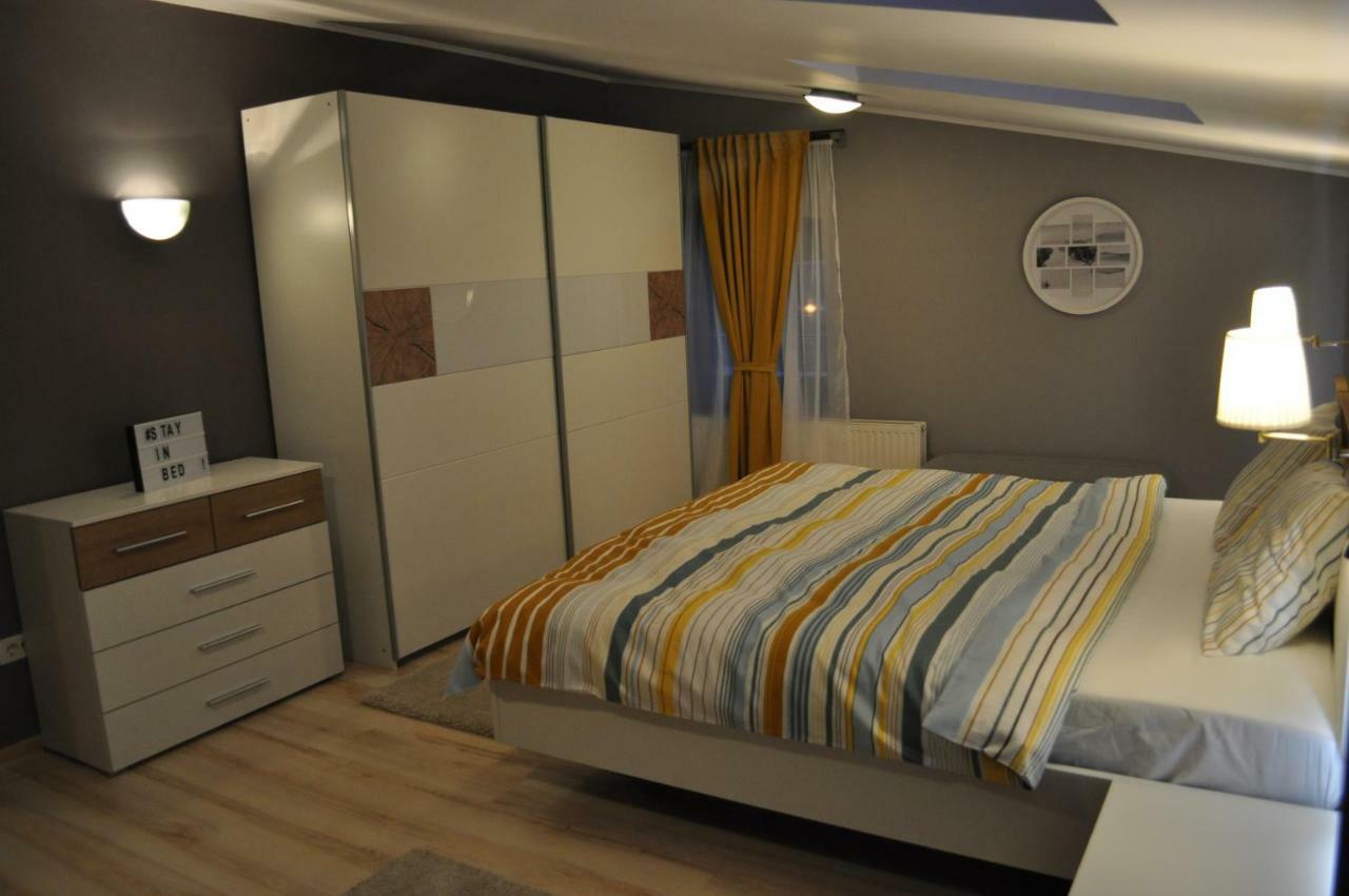 Sleep & Fly Apartment Otopeni Esterno foto