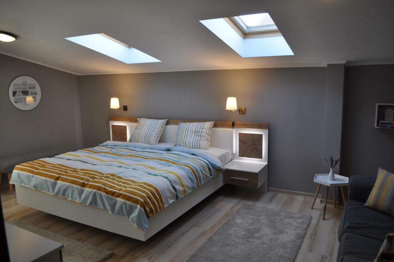 Sleep & Fly Apartment Otopeni Esterno foto