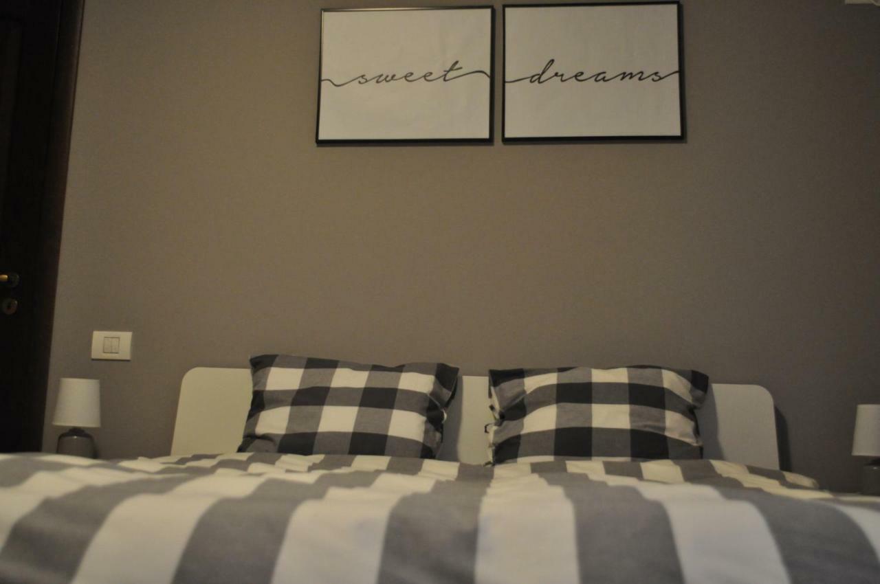 Sleep & Fly Apartment Otopeni Esterno foto