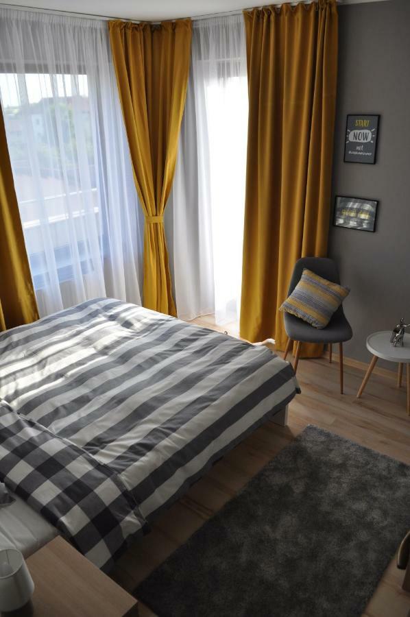 Sleep & Fly Apartment Otopeni Esterno foto